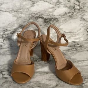 DbDk fashion high heels shoes ,size 8.5